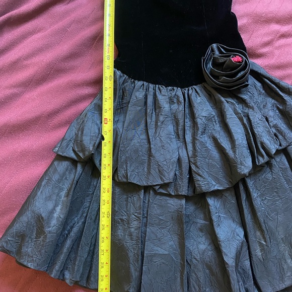 Vintage Black Halter Dress With Flower Detail - Picture 8 of 10